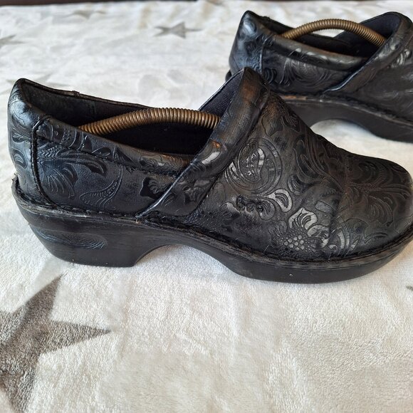 BOC Born Clogs Women's Size 10/42 Black Tooled Faux Leather Slip On Boho - Picture 4 of 13